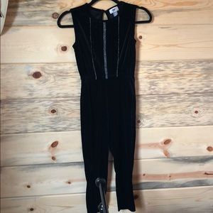 Girls black velvet jumpsuit, size m (8)